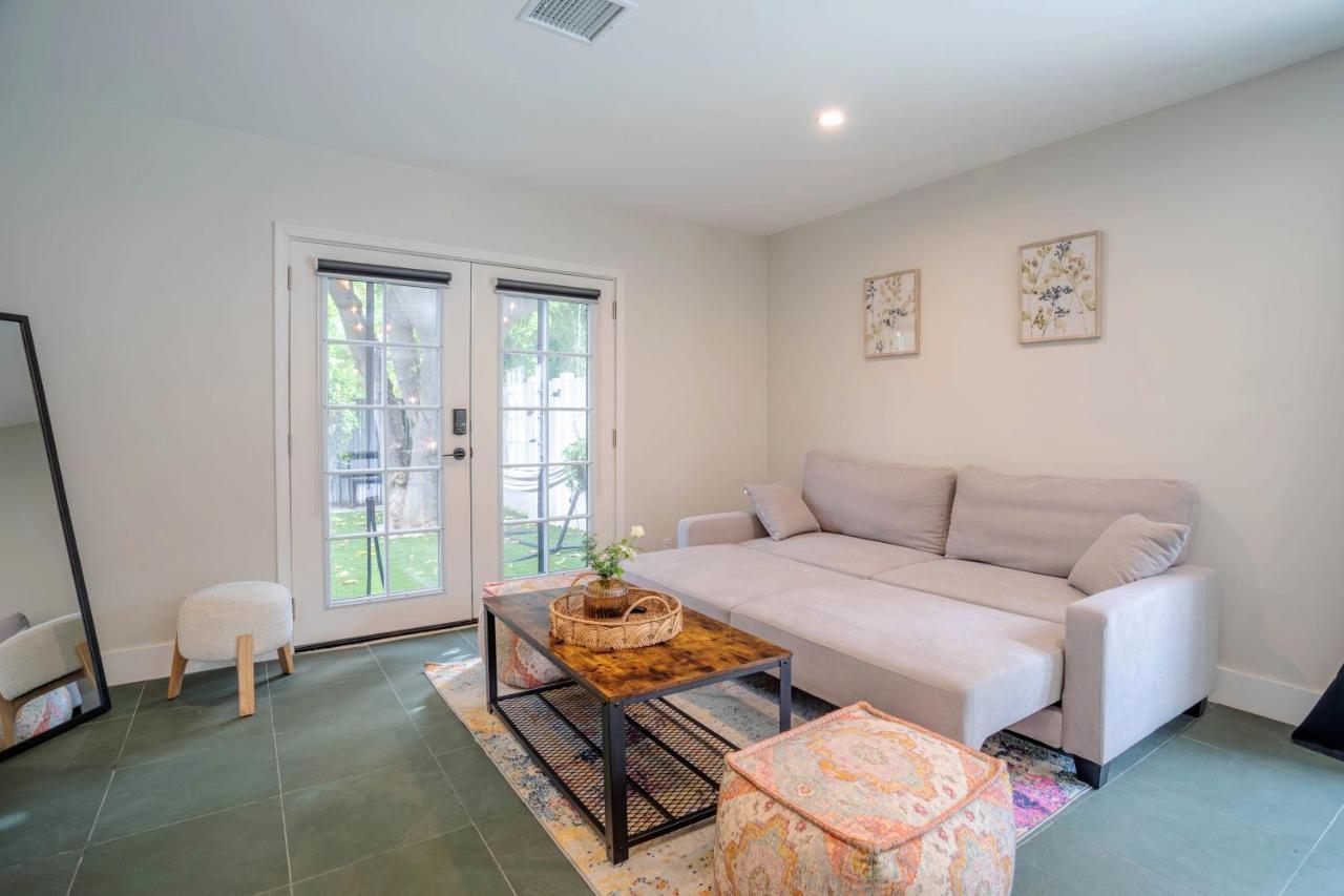 Serene 1 Bed Guest House With Patio Sleeps 6 로스앤젤레스 외부 사진
